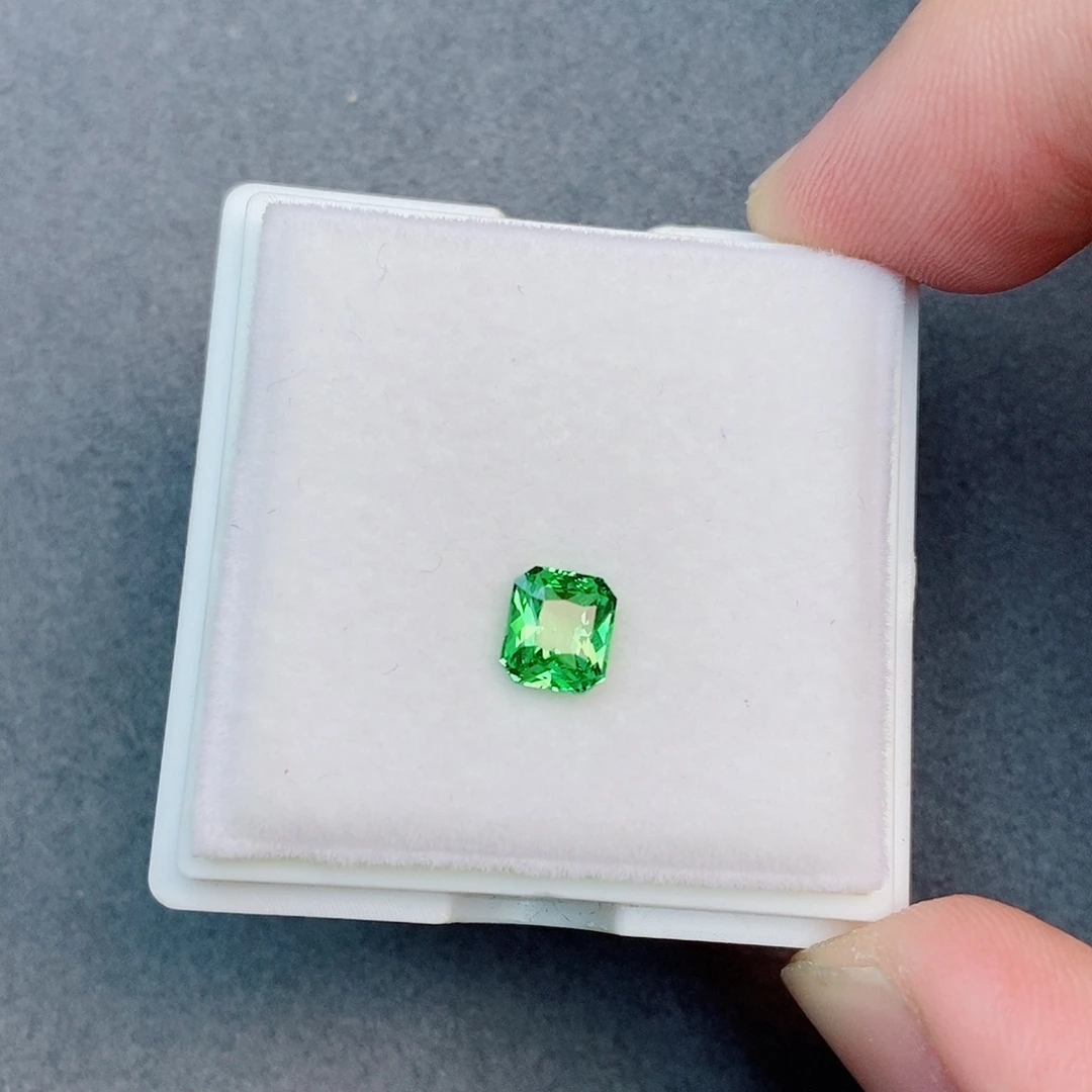 未镶嵌珠宝半成品石榴石（沙弗莱）1.05ct 薄荷绿