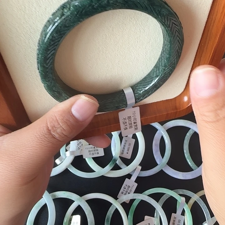 翡翠未镶嵌颈饰60干青翡翠手镯