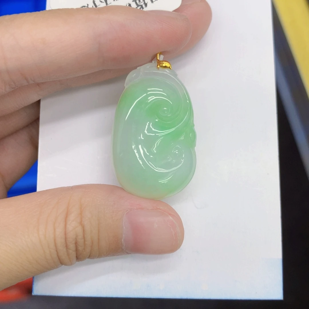 翡翠18K金镶嵌颈饰翡翠