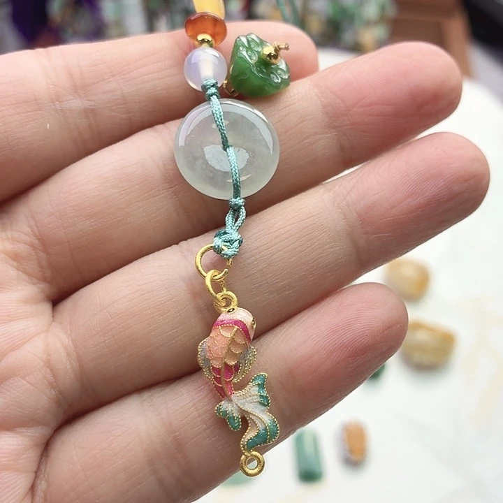 翡翠未镶嵌颈饰美鱼