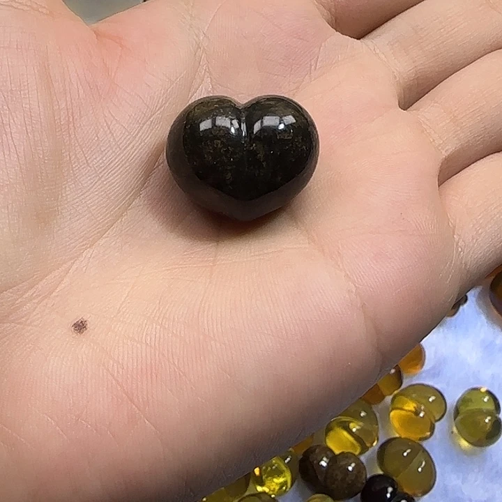 未镶嵌琥珀琥珀画屁桃