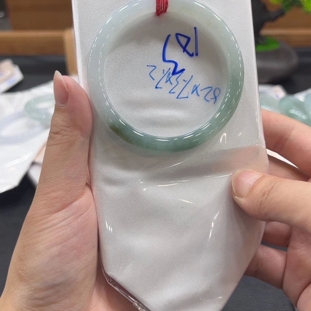 翡翠手镯未镶嵌52细条