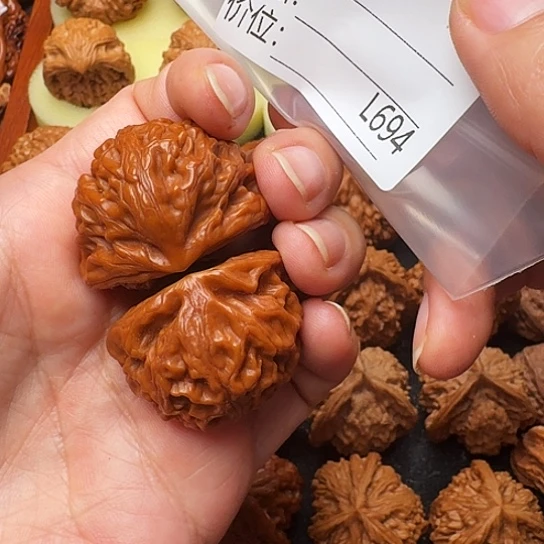 文玩核桃把件36宫灯眼镜蛇