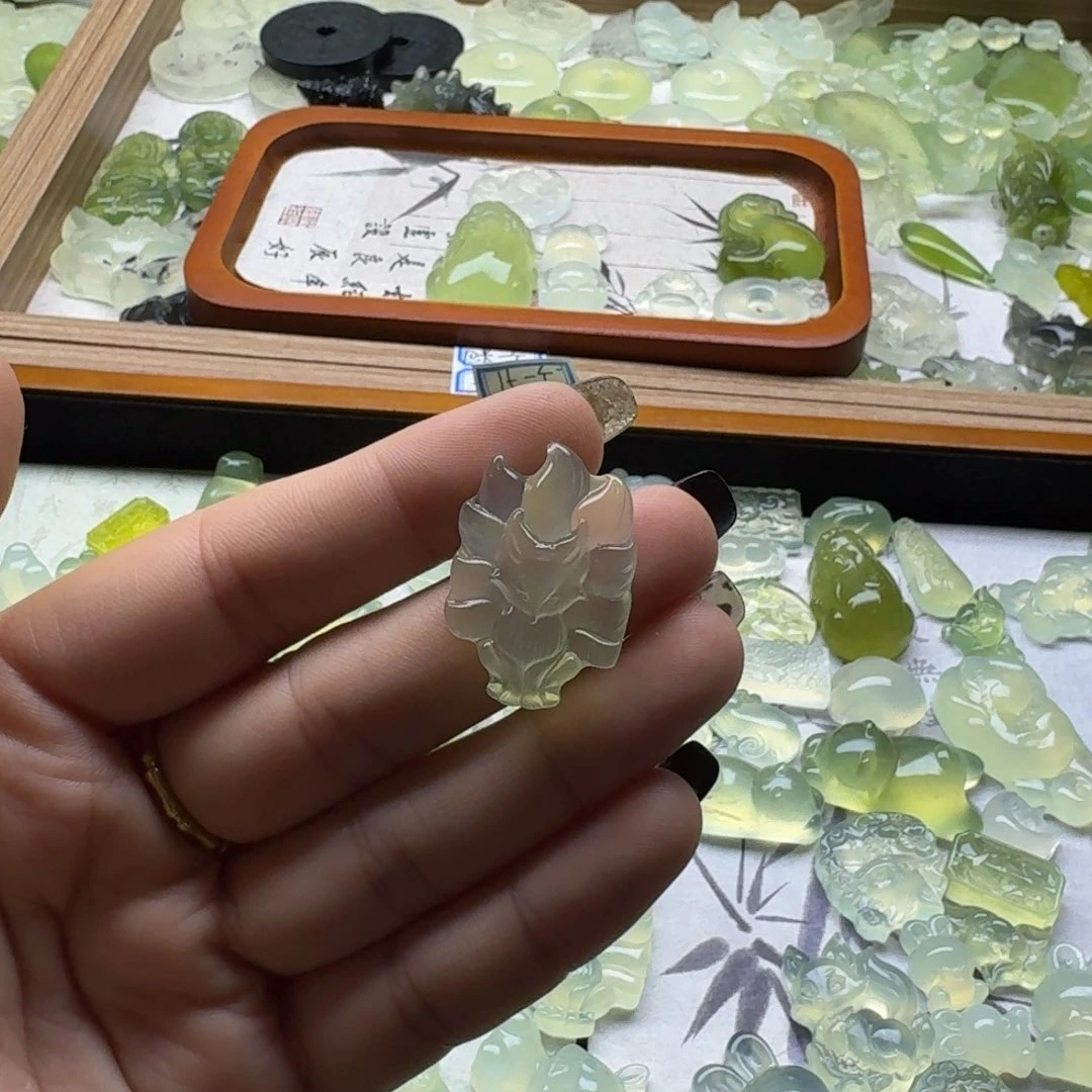 萌***吖蛇纹石玉未镶嵌颈饰