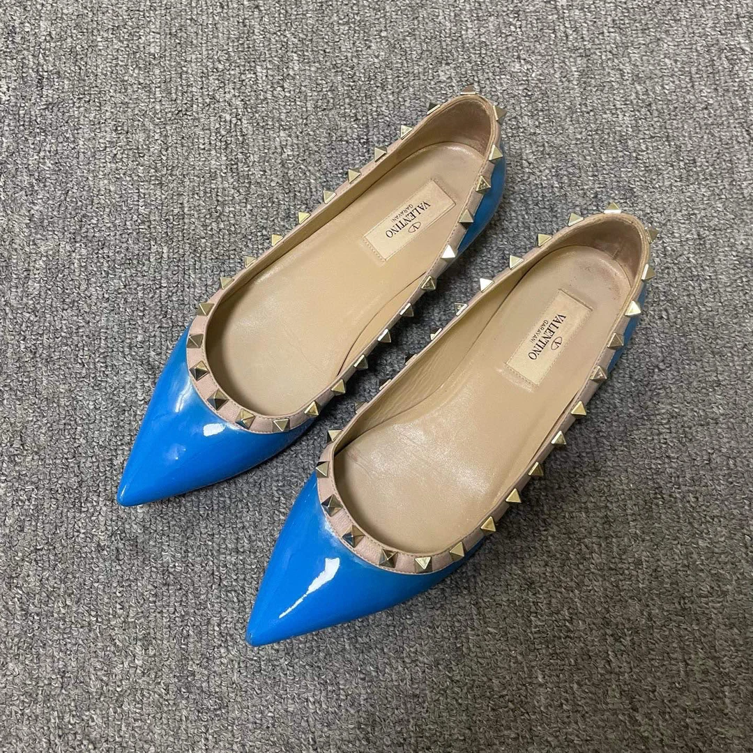 95新 Valentino/华伦天奴 舒适平底休闲单鞋  37.5码/10395