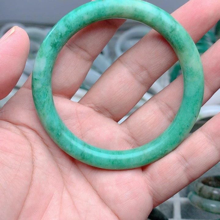 独山玉未镶嵌手镯59+