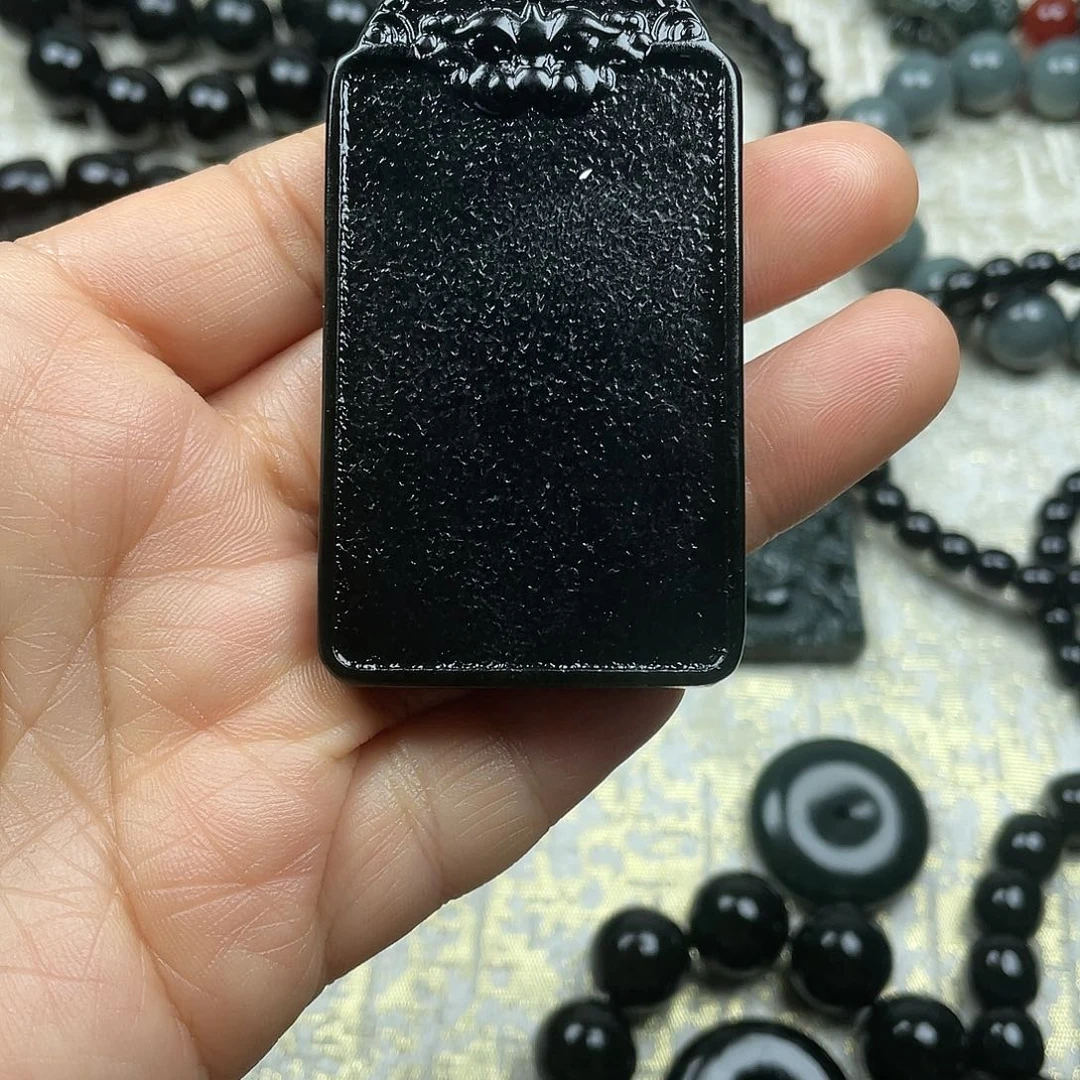 芜***司和田玉未镶嵌颈饰磨砂无事牌