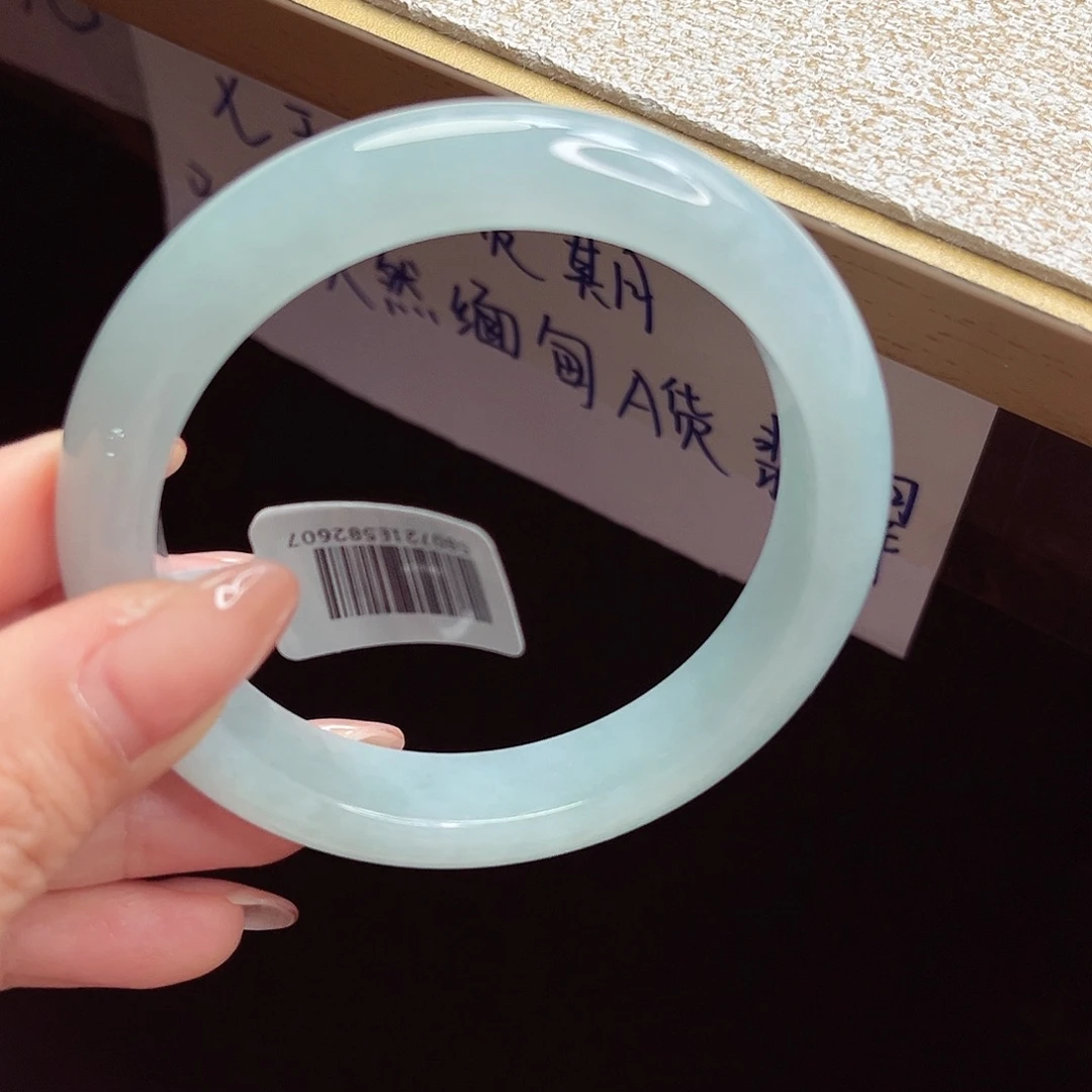 翡翠手镯未镶嵌手镯
