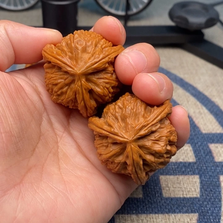 吊坠文玩核桃?****"三棱