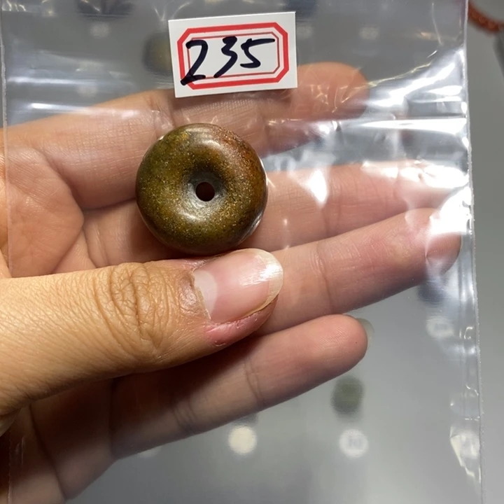 蛇纹石玉颈饰未镶嵌马**珏