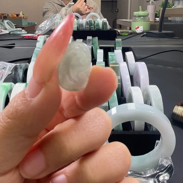 定制翡翠未镶嵌翡翠