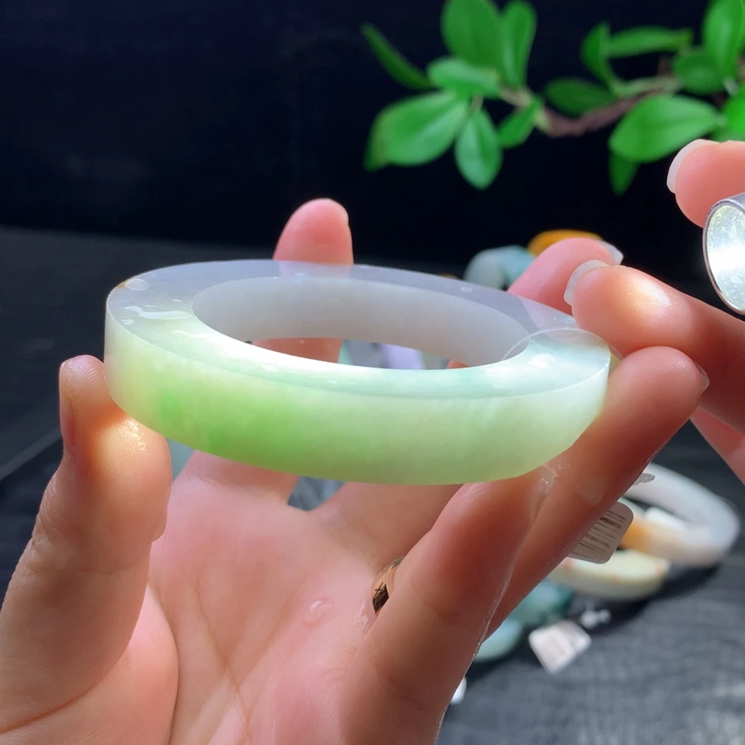 定制翡翠未镶嵌手镯