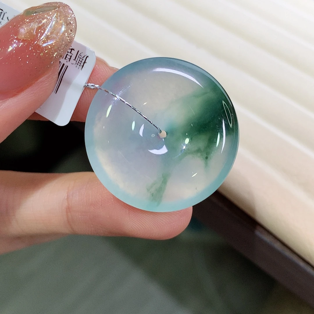 翡翠未镶嵌颈饰冰透！