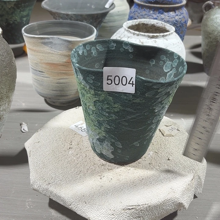 摆件有孔5004，高15，口15，微瑕疵处理