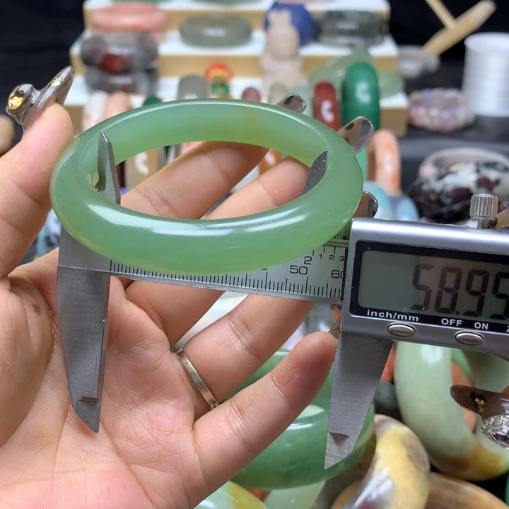 未镶嵌手镯石英质玉