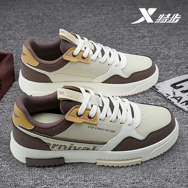 特步男鞋2025新款板鞋皮面低帮轻便休闲鞋子春秋官方正品运动鞋男