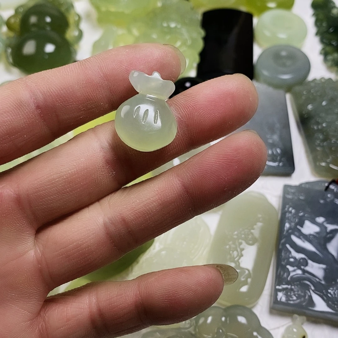 蛇纹石玉合金颈饰