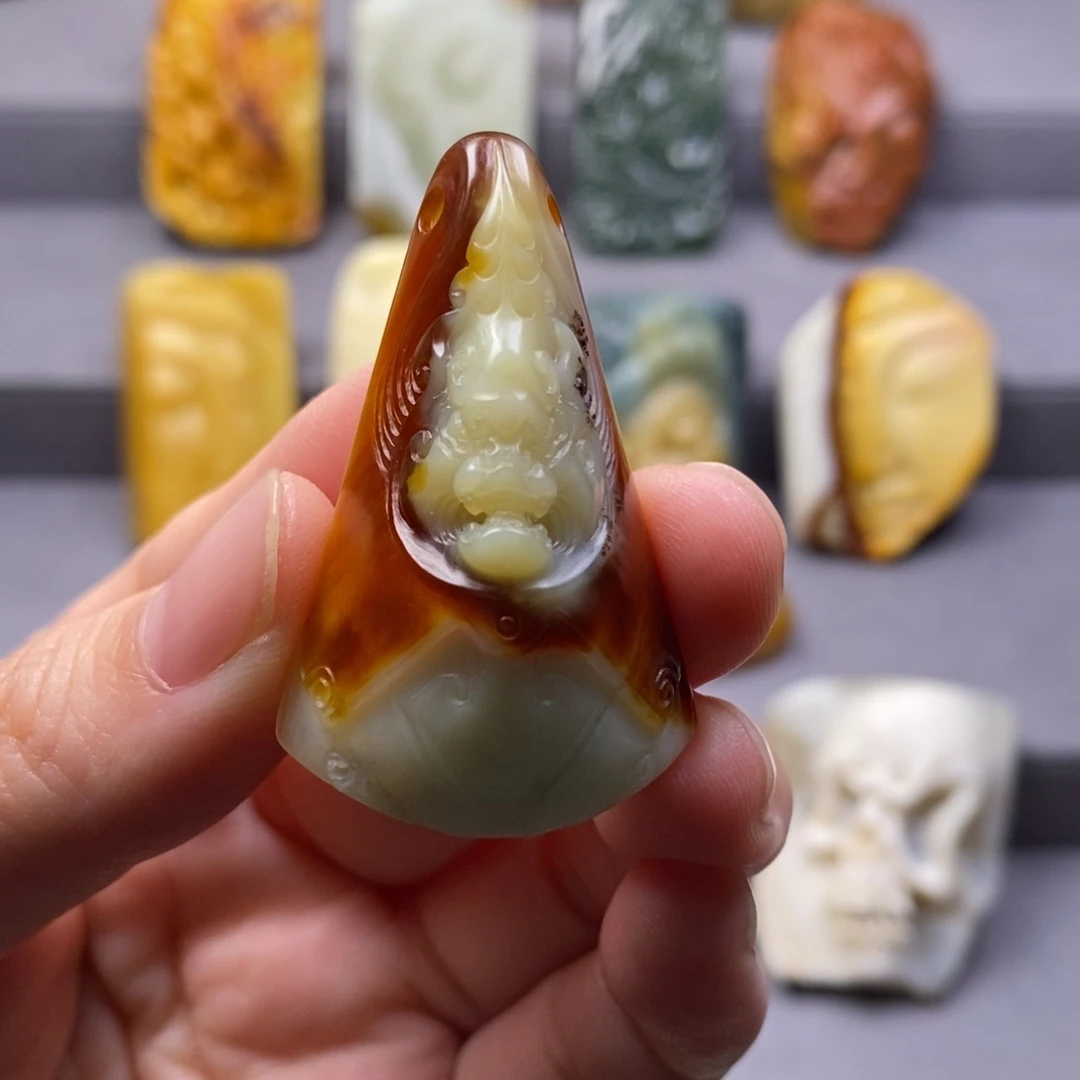 十***尾岫玉未镶嵌颈饰挂件