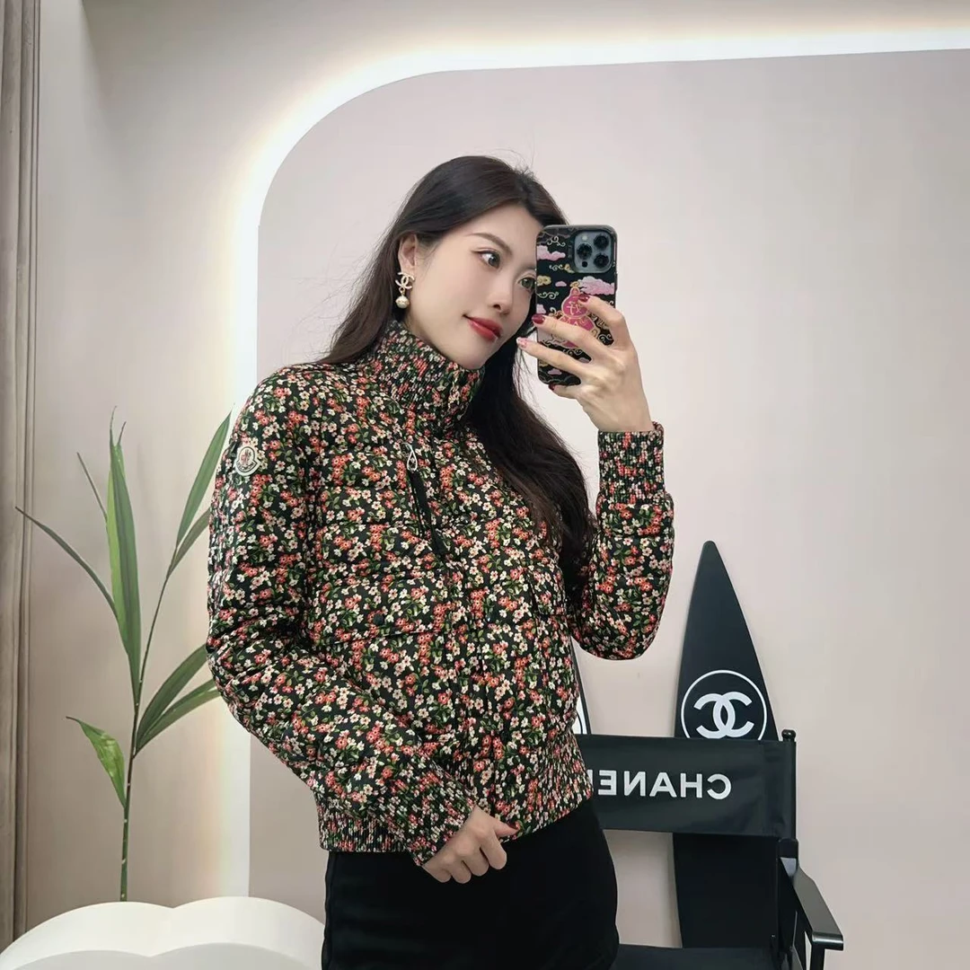 95新 MONCLER 麦殿/短款碎花羽绒服0码拼色/250121VXCZY11
