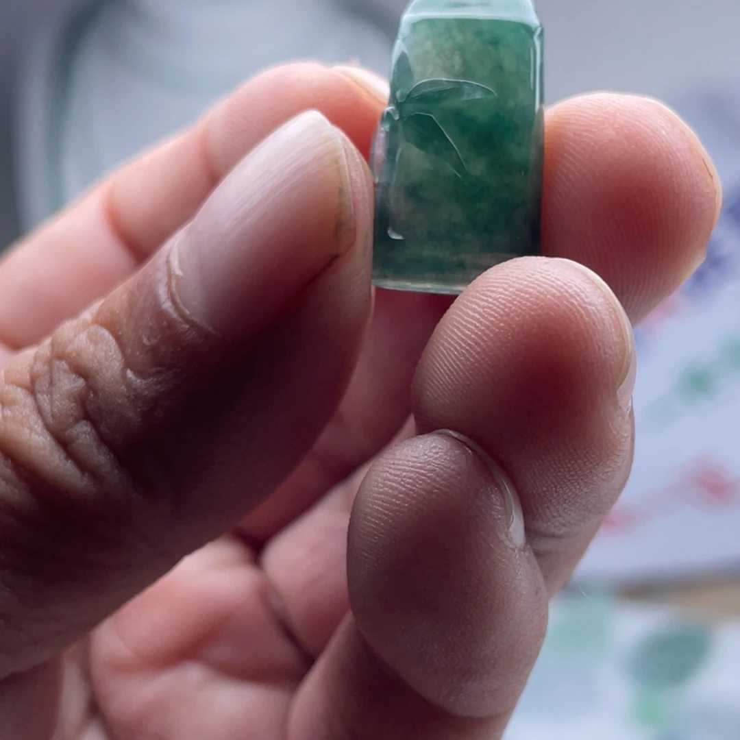 翡翠未镶嵌颈饰翡翠冰绿竹节