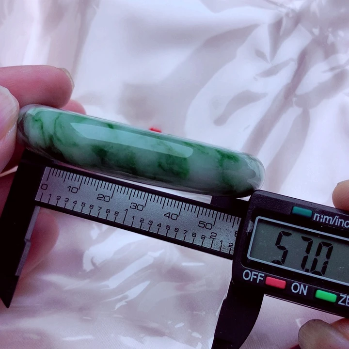 翡翠未镶嵌手镯…．．