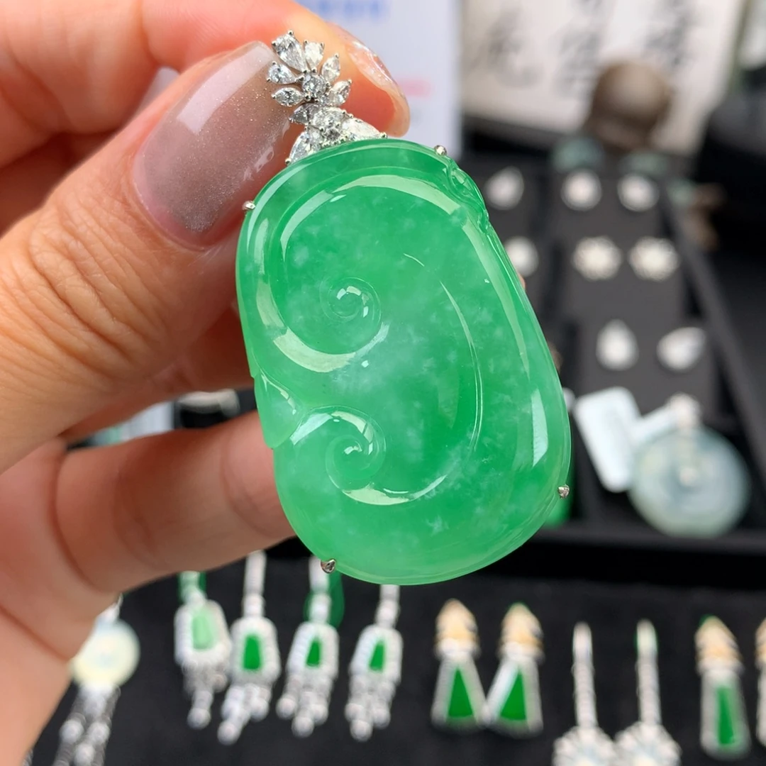 翡翠未镶嵌颈饰冰甜阳绿如意吊坠