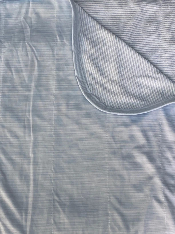 1.8*2米天蓝色条纹凉感盖毯子