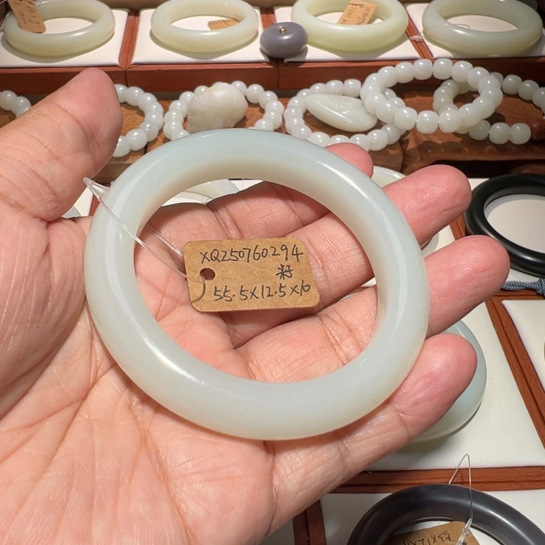 未镶嵌手镯和田玉55.5mm