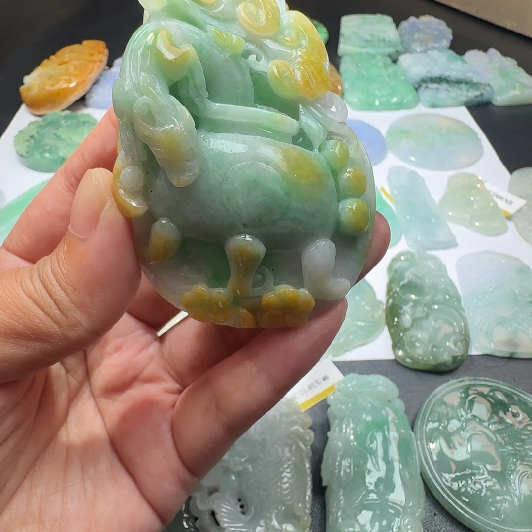 颈饰未镶嵌翡翠吊坠