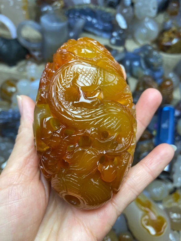 精品玛瑙玉髓龙把件