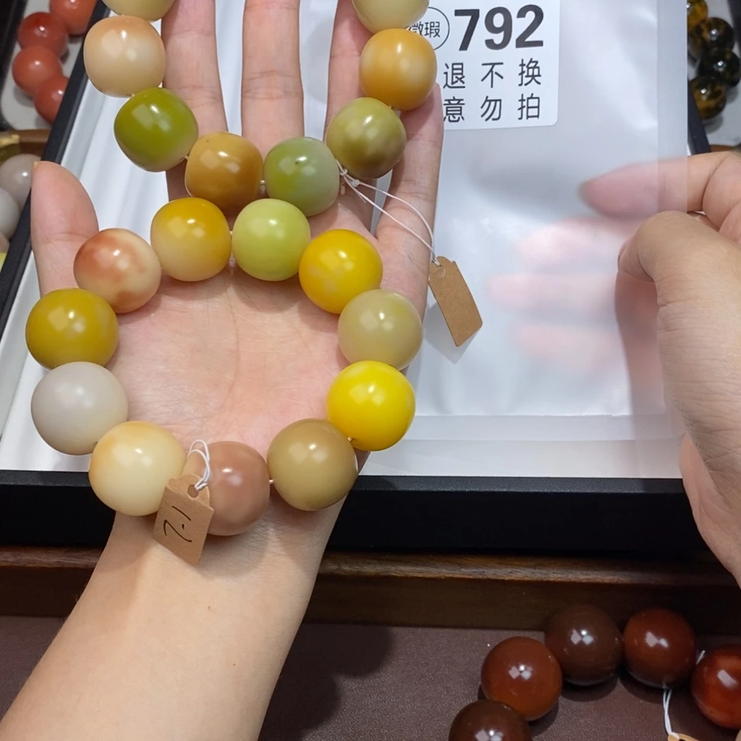 白玉菩提手串792中瑕两条  瑕疵不退不换