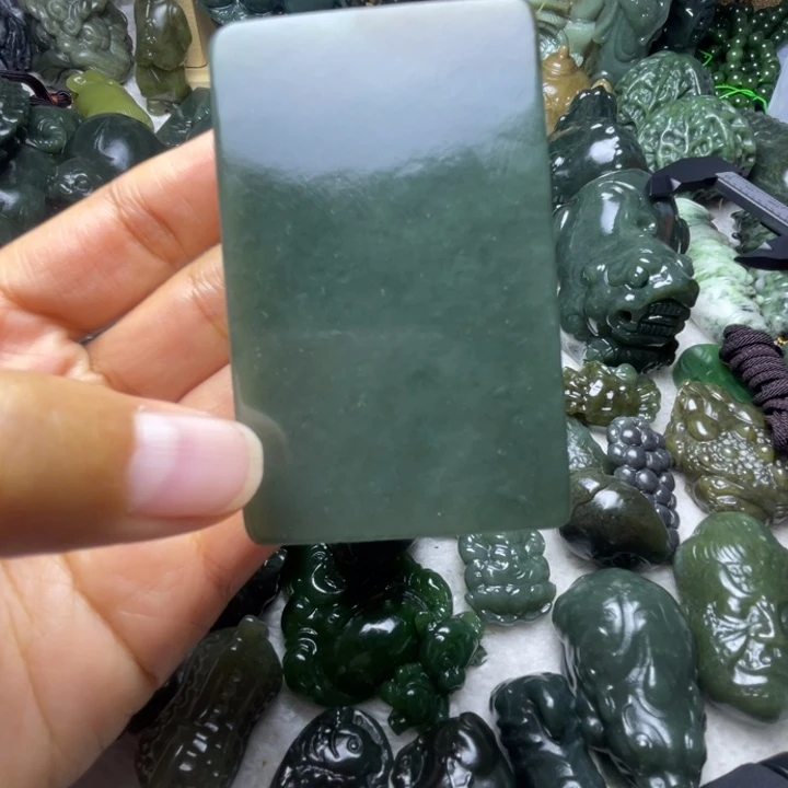 用***5和田玉未镶嵌颈饰