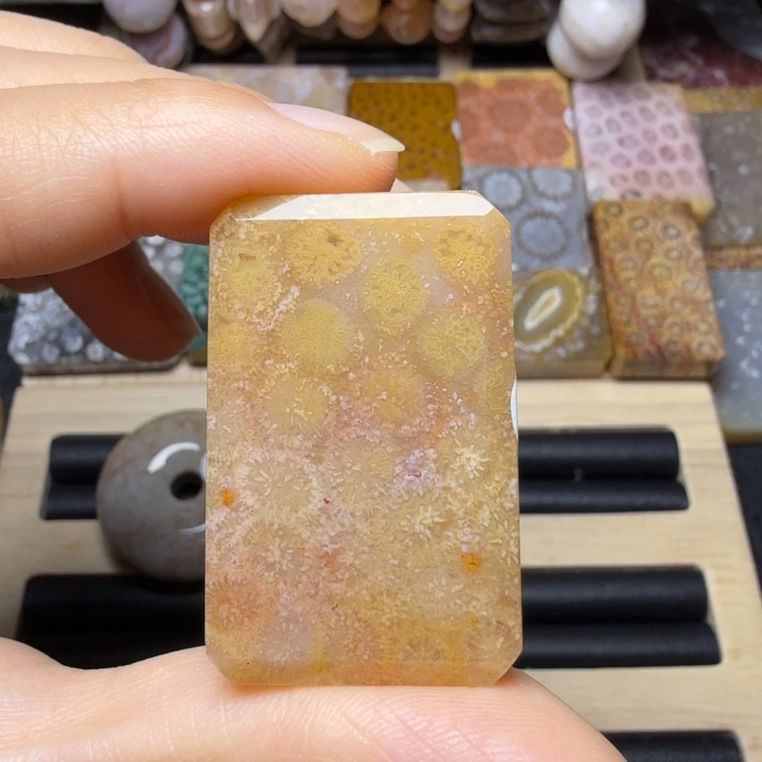 硅化玉未镶嵌黄飘粉 可盘，手工牌