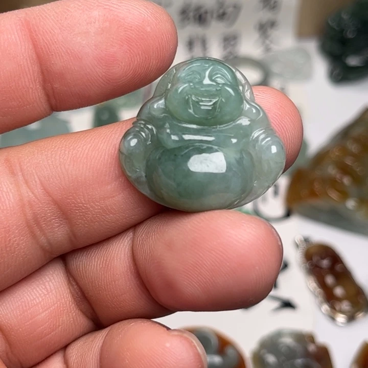 翡翠未镶嵌颈饰佛