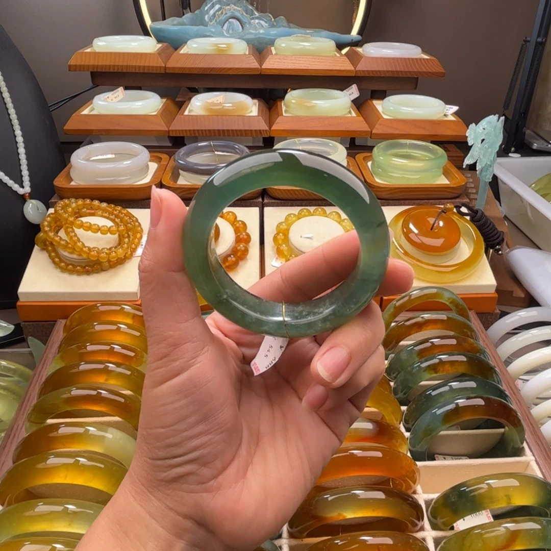 蛇纹石玉未镶嵌手镯54