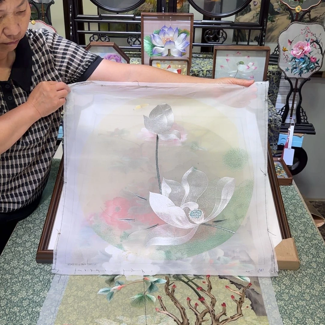 刺绣刺绣工艺精湛独特设计新颖时尚