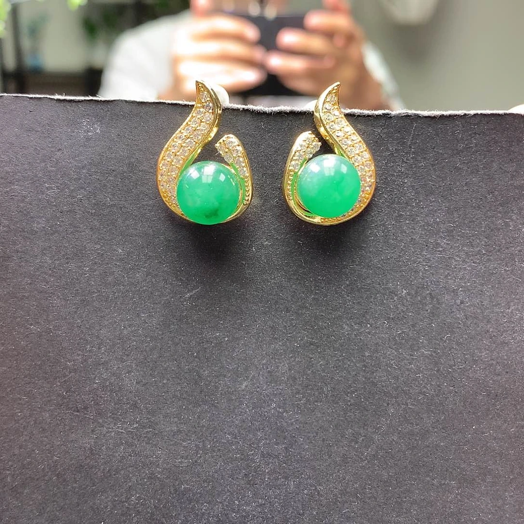 石英质玉未镶嵌耳钉