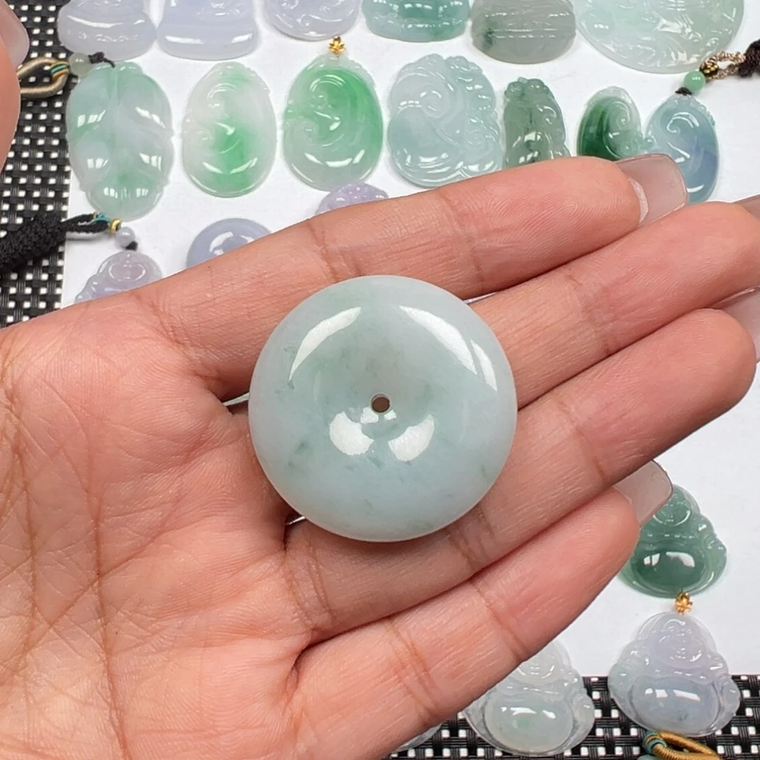 翡翠未镶嵌颈饰娇润平安扣