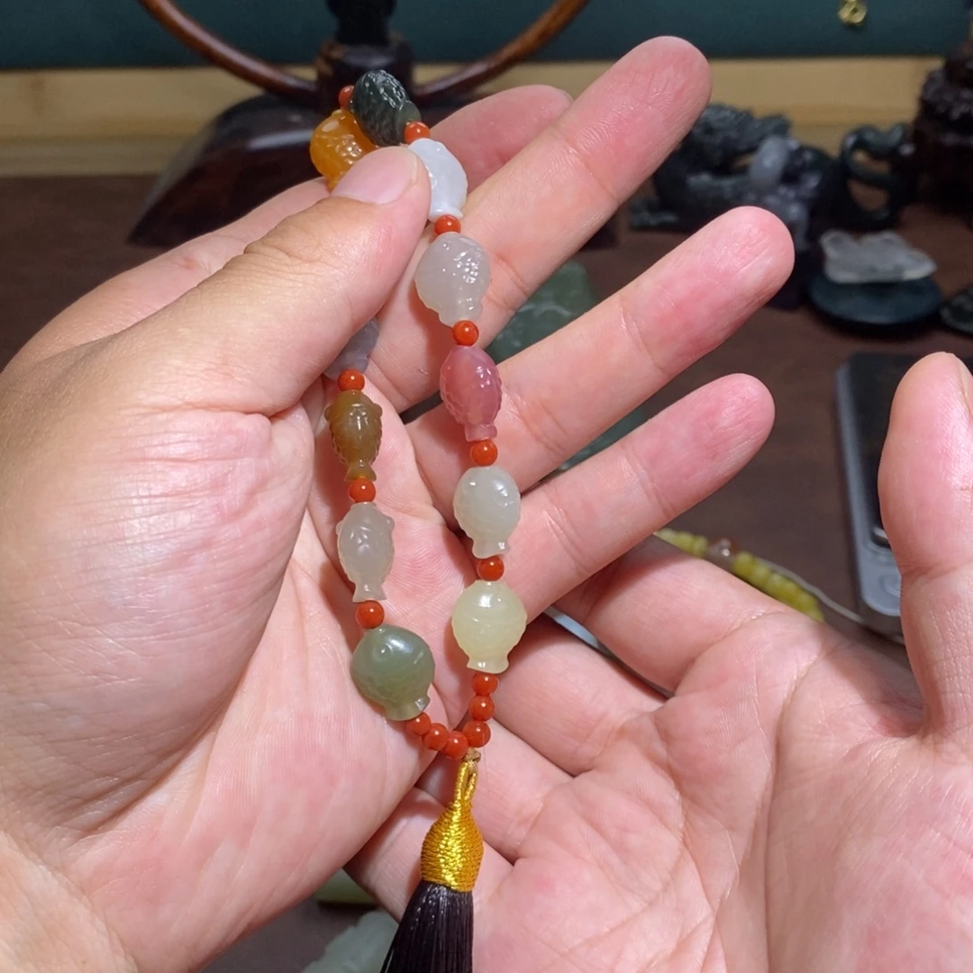笨***妞颈饰未镶嵌和田玉