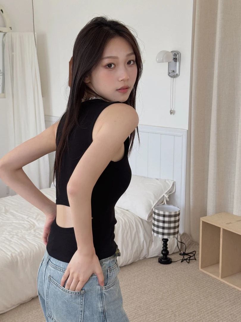 镂空露腰方领小性感背心女夏季修身百搭小众设计感打底无袖上衣