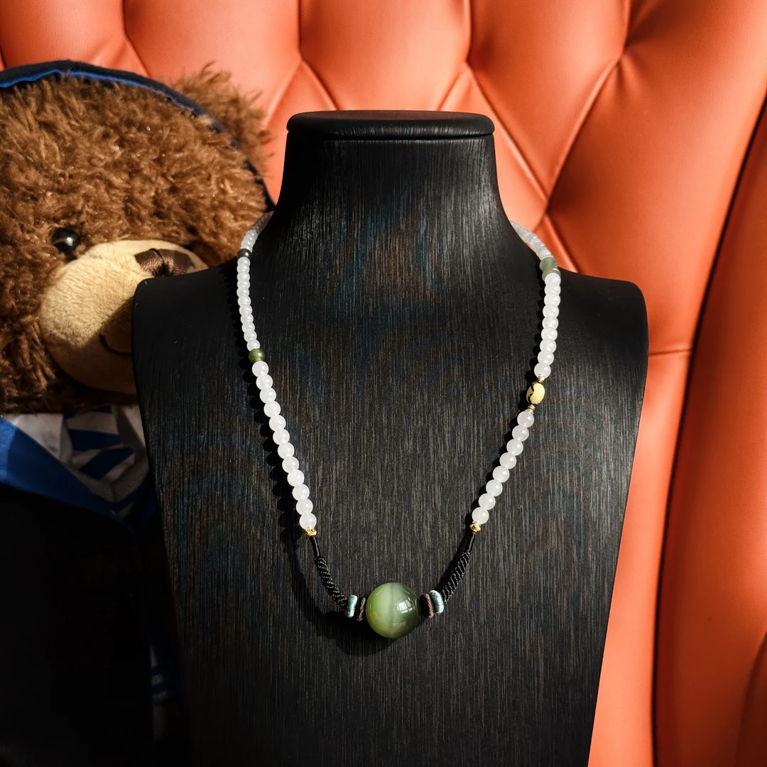 壹屿珠宝 2106 和田玉典藏碧玉猫眼单珠颈饰