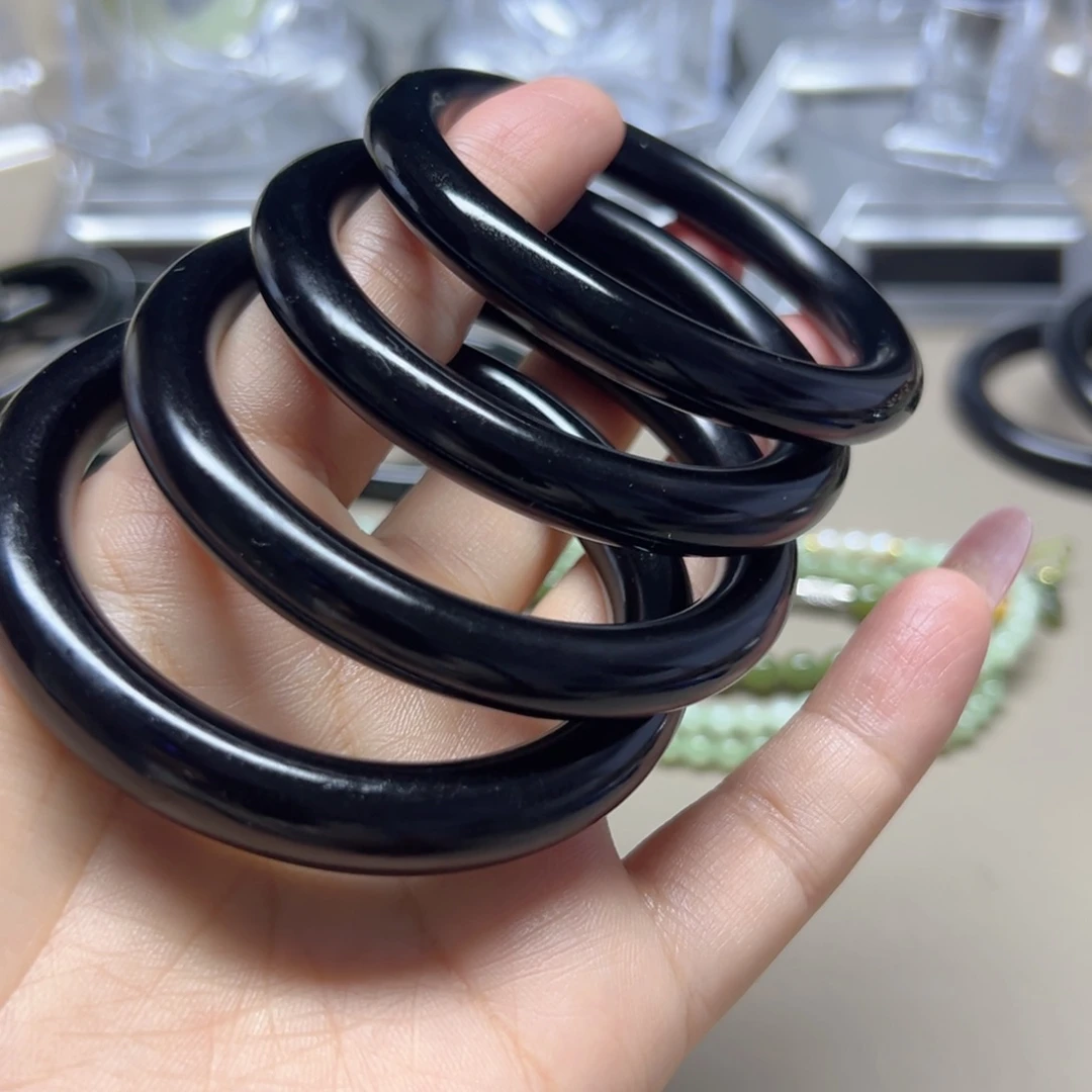 未镶嵌手镯和田玉（墨玉）