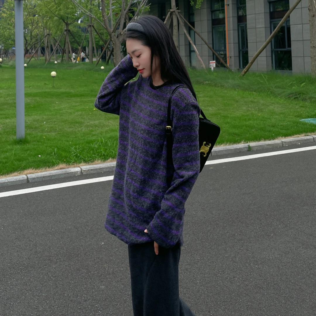 【俪妍】紫色条纹长袖针织上衣