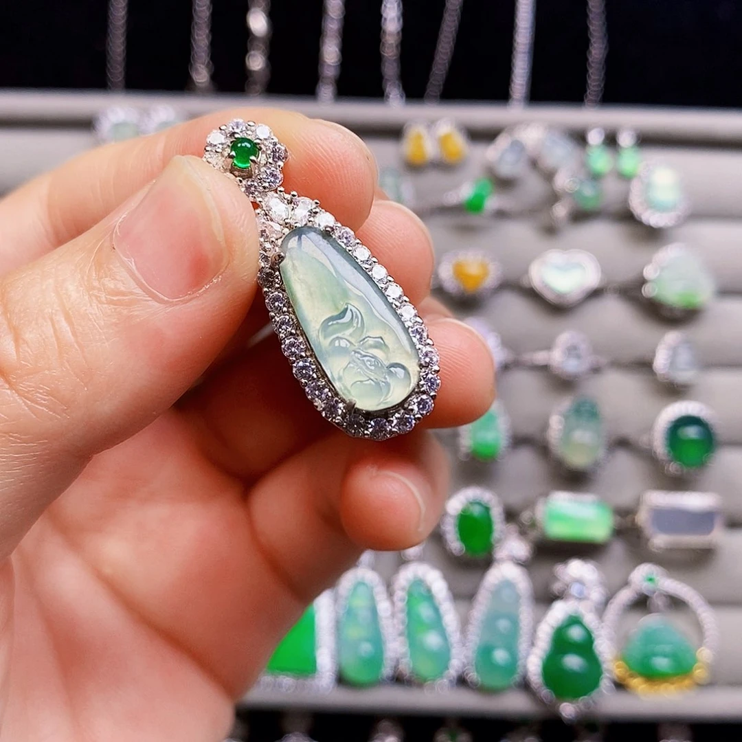 翡翠银S925镶嵌颈饰莲花