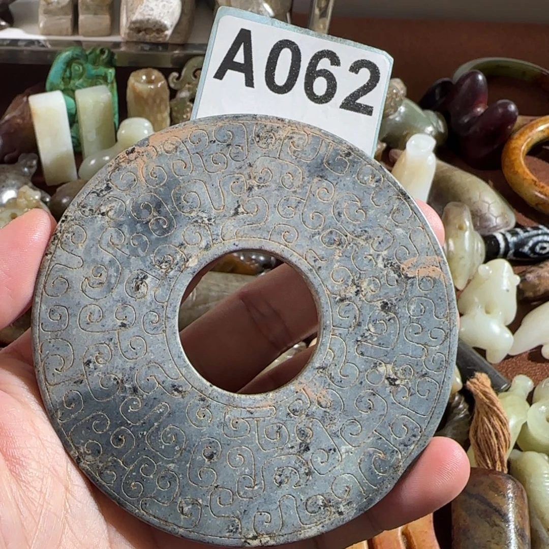 未镶嵌蛇纹石玉颈饰