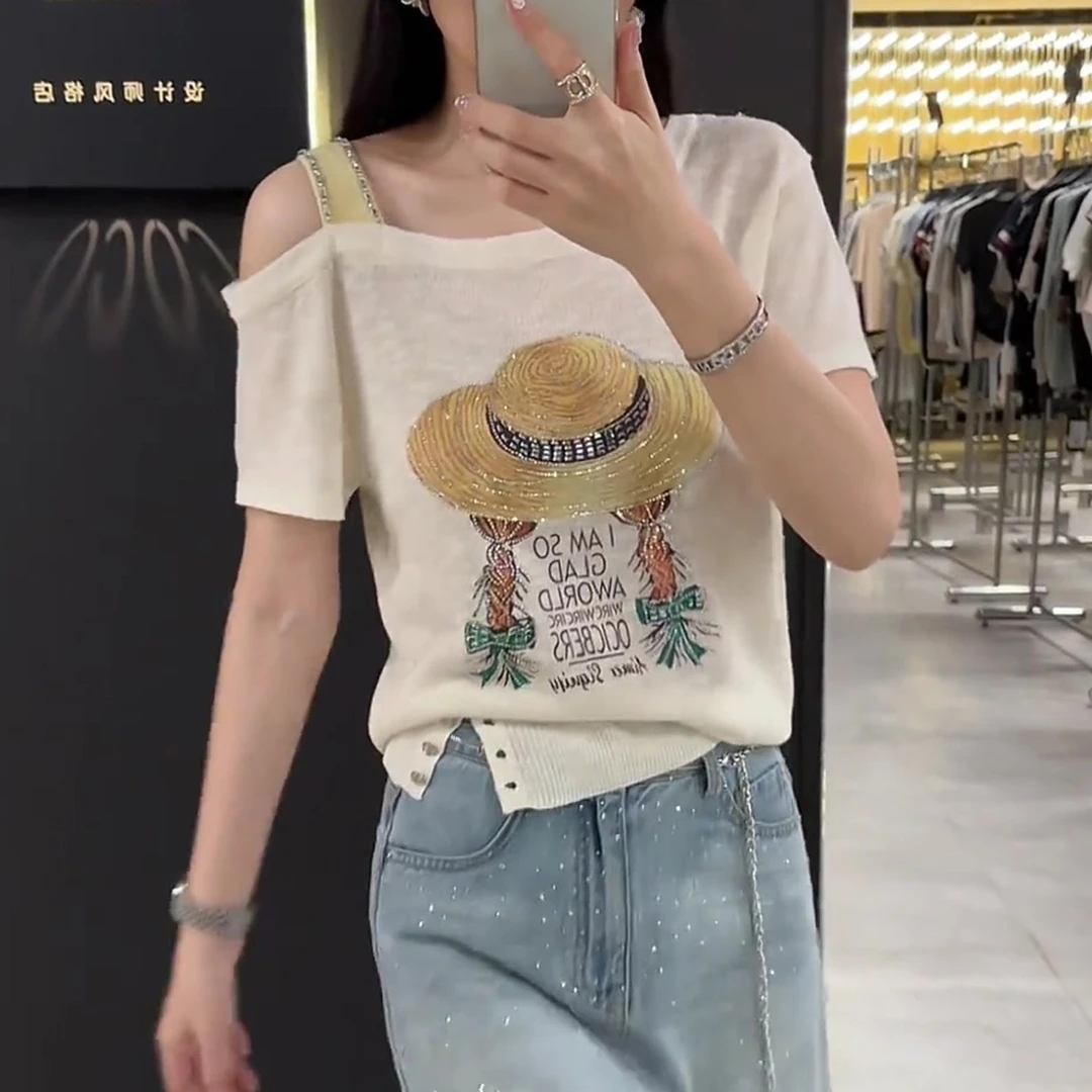 今年夏季流行洋气百搭短袖薄款烫钻草帽字母刺绣露肩短袖针织衫女