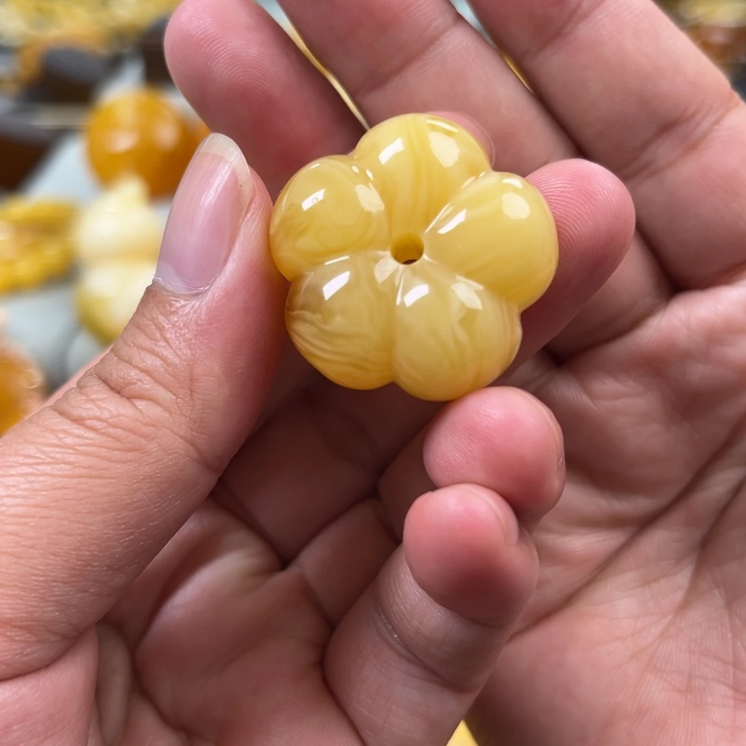 蜜蜡未镶嵌珠宝奇石