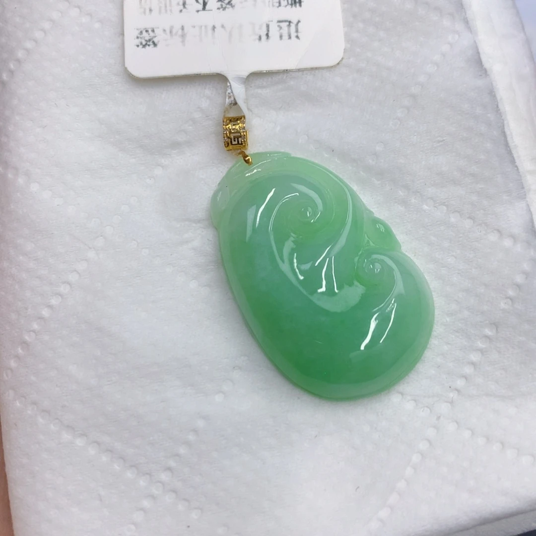 翡翠18K金镶嵌颈饰翡翠