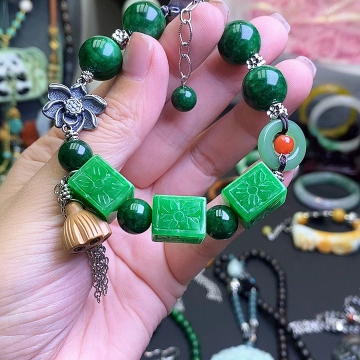 凤***季翡翠未镶嵌颈饰改谈理想