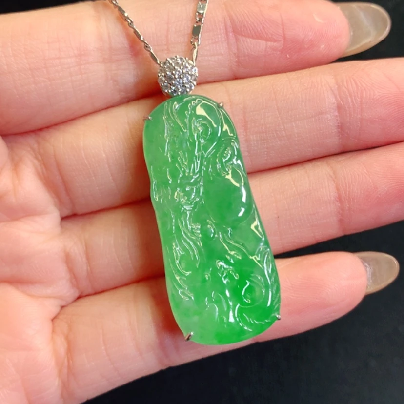 【闪购商品】颈饰18K金镶嵌翡翠龙牌